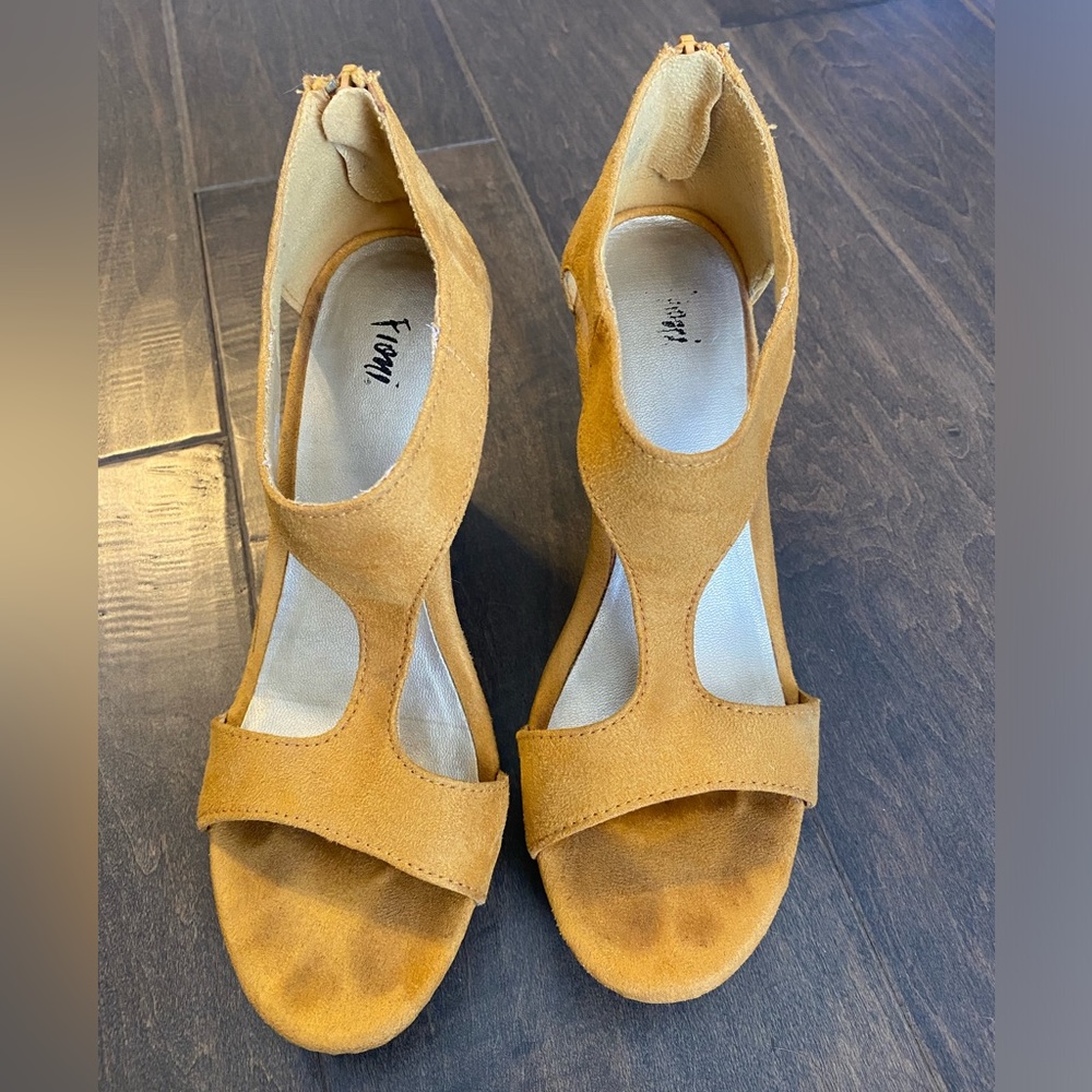 Fiona Yellow Suede Wedge Sandals size 7.5